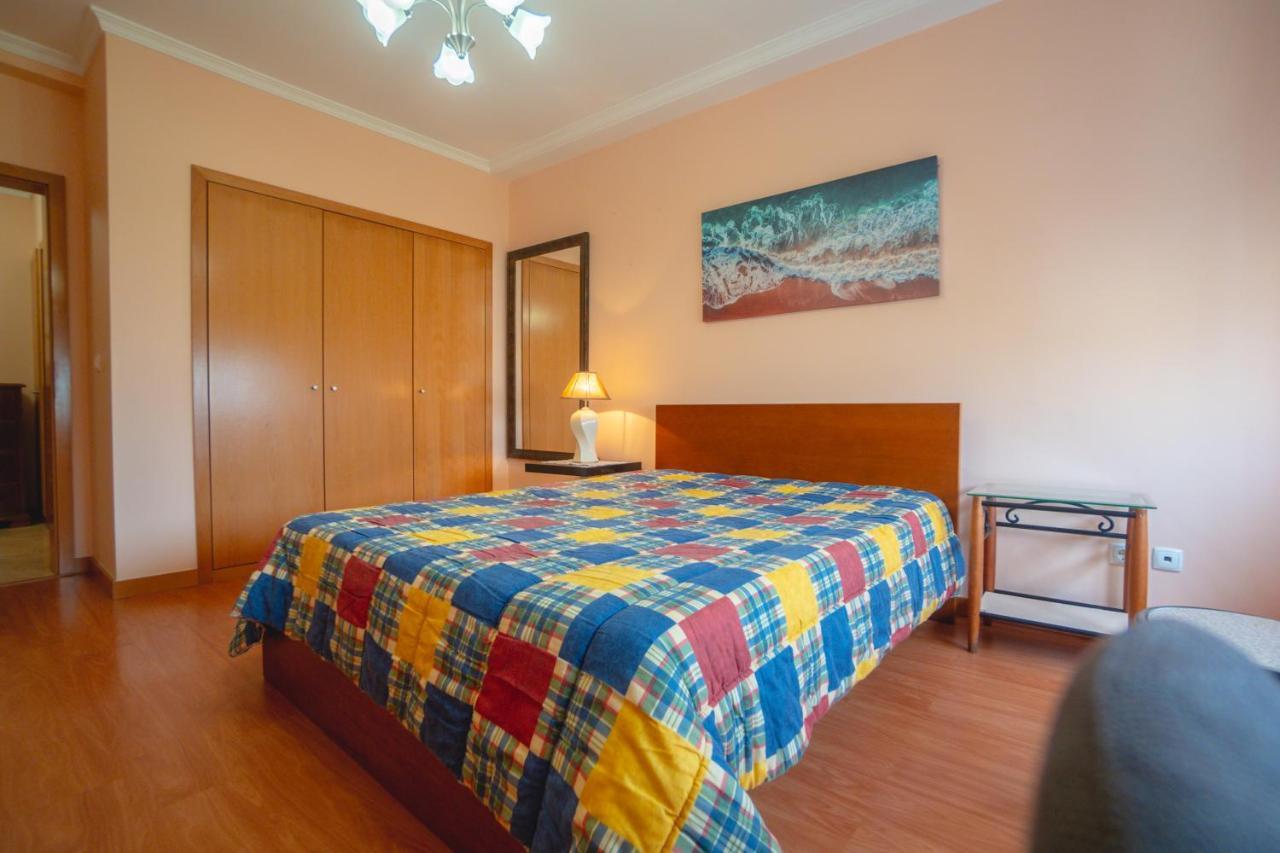 Large Modern Ponta Delgada Apartment Exterior foto